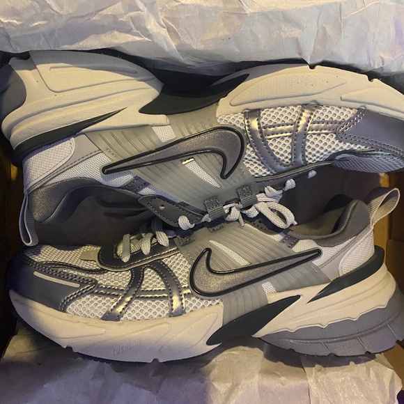 Nike V2K Run - Picture 2 of 8